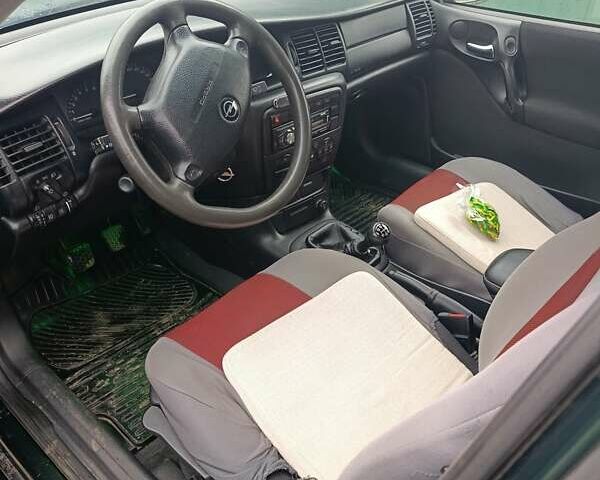 Зеленый Опель Вектра, объемом двигателя 2 л и пробегом 350 тыс. км за 3250 $, фото 3 на Automoto.ua