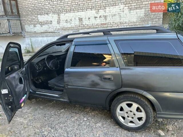 Зелений Опель Вектра, об'ємом двигуна 1.8 л та пробігом 307 тис. км за 2300 $, фото 4 на Automoto.ua