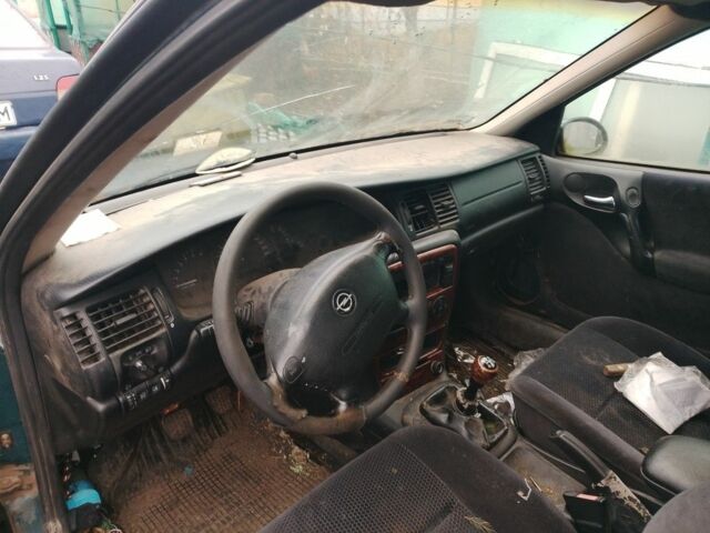 Зеленый Опель Вектра, объемом двигателя 0 л и пробегом 111 тыс. км за 474 $, фото 2 на Automoto.ua