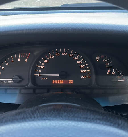 Зеленый Опель Вектра, объемом двигателя 2 л и пробегом 346 тыс. км за 1950 $, фото 4 на Automoto.ua