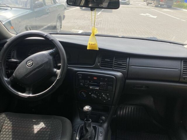 Зеленый Опель Вектра, объемом двигателя 1.6 л и пробегом 330 тыс. км за 1800 $, фото 2 на Automoto.ua