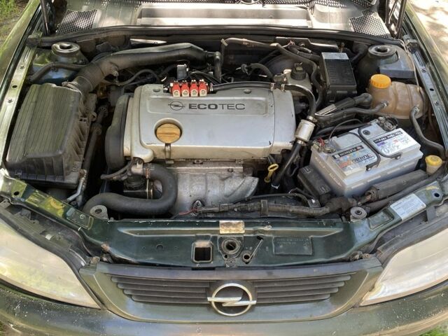 Зеленый Опель Вектра, объемом двигателя 1.6 л и пробегом 330 тыс. км за 1800 $, фото 1 на Automoto.ua