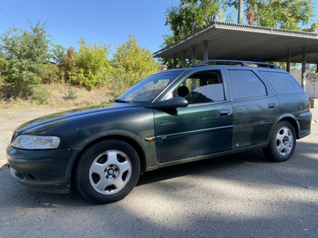 Зеленый Опель Вектра, объемом двигателя 1.6 л и пробегом 330 тыс. км за 1800 $, фото 6 на Automoto.ua