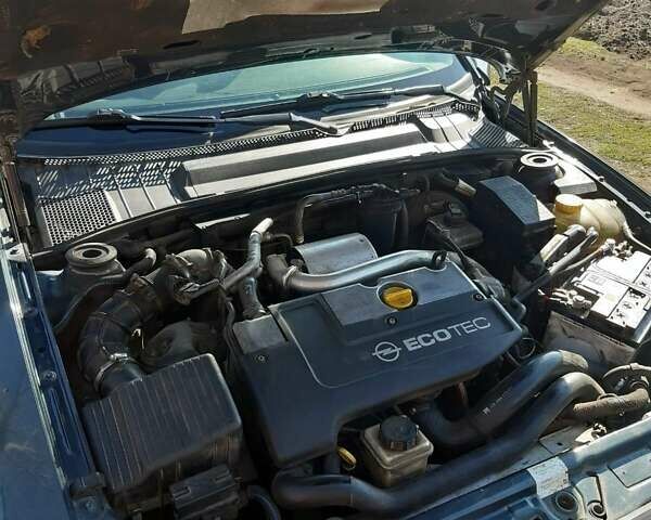 Зеленый Опель Вектра, объемом двигателя 2 л и пробегом 260 тыс. км за 3100 $, фото 1 на Automoto.ua