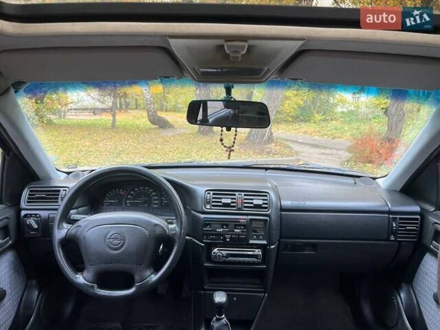 Зелений Опель Вектра, об'ємом двигуна 1.6 л та пробігом 280 тис. км за 1850 $, фото 9 на Automoto.ua