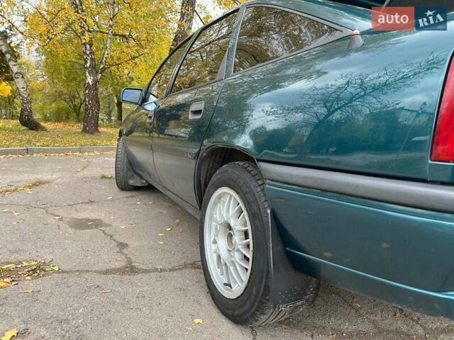 Зелений Опель Вектра, об'ємом двигуна 1.6 л та пробігом 280 тис. км за 1850 $, фото 7 на Automoto.ua