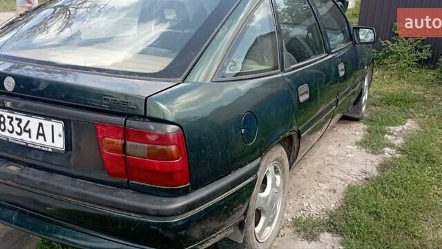 Зеленый Опель Вектра, объемом двигателя 2 л и пробегом 150 тыс. км за 1600 $, фото 4 на Automoto.ua