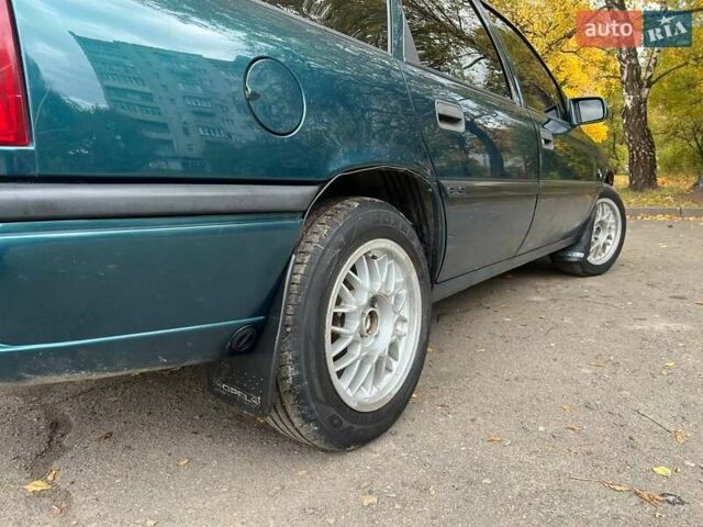 Зелений Опель Вектра, об'ємом двигуна 1.6 л та пробігом 280 тис. км за 1850 $, фото 5 на Automoto.ua