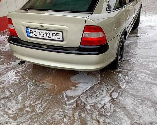 Зеленый Опель Вектра, объемом двигателя 2 л и пробегом 392 тыс. км за 1800 $, фото 1 на Automoto.ua