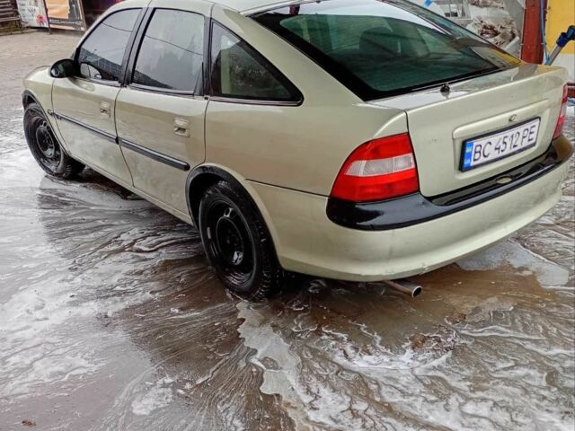 Зеленый Опель Вектра, объемом двигателя 2 л и пробегом 358 тыс. км за 1800 $, фото 4 на Automoto.ua