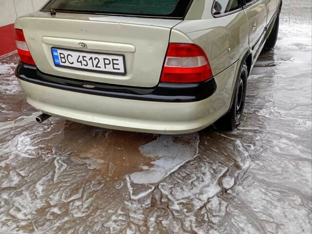 Зеленый Опель Вектра, объемом двигателя 2 л и пробегом 358 тыс. км за 1800 $, фото 2 на Automoto.ua