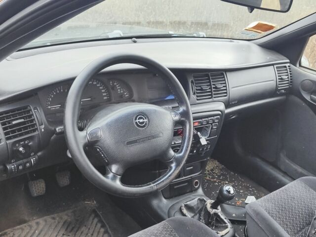 Зелений Опель Вектра, об'ємом двигуна 0 л та пробігом 250 тис. км за 500 $, фото 7 на Automoto.ua