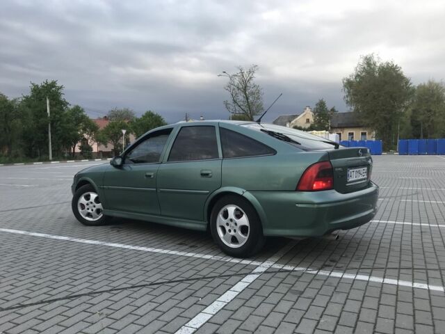 Зеленый Опель Вектра, объемом двигателя 1.8 л и пробегом 260 тыс. км за 2450 $, фото 4 на Automoto.ua