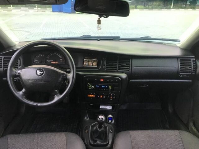 Зеленый Опель Вектра, объемом двигателя 1.8 л и пробегом 260 тыс. км за 2450 $, фото 7 на Automoto.ua