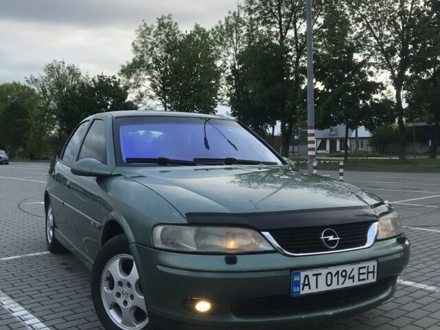 Зеленый Опель Вектра, объемом двигателя 1.8 л и пробегом 260 тыс. км за 2450 $, фото 1 на Automoto.ua