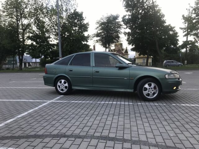 Зеленый Опель Вектра, объемом двигателя 1.8 л и пробегом 260 тыс. км за 2450 $, фото 5 на Automoto.ua