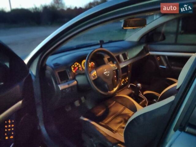 Зеленый Опель Вектра, объемом двигателя 1.9 л и пробегом 340 тыс. км за 3800 $, фото 5 на Automoto.ua