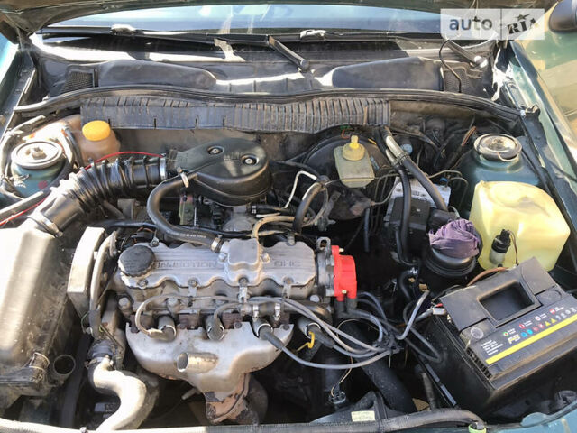 Зеленый Опель Вектра А, объемом двигателя 1.8 л и пробегом 340 тыс. км за 2200 $, фото 11 на Automoto.ua