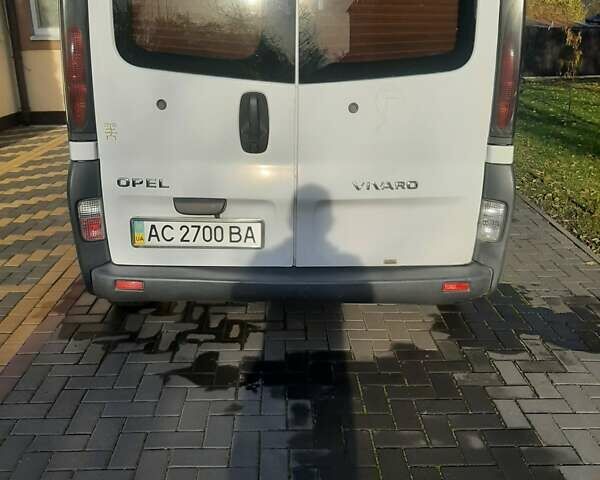 Белый Опель Виваро, объемом двигателя 1.9 л и пробегом 337 тыс. км за 5999 $, фото 3 на Automoto.ua