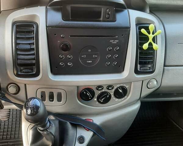 Белый Опель Виваро, объемом двигателя 1.9 л и пробегом 337 тыс. км за 5999 $, фото 5 на Automoto.ua