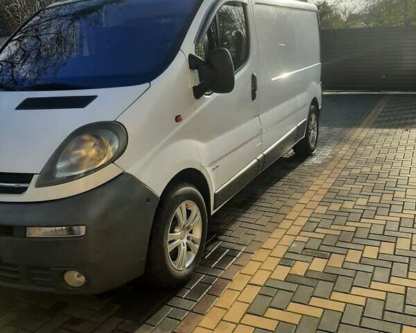 Белый Опель Виваро, объемом двигателя 1.9 л и пробегом 337 тыс. км за 5999 $, фото 4 на Automoto.ua