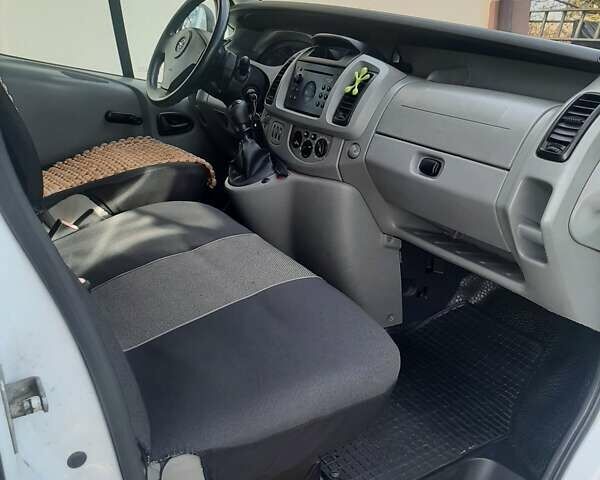 Белый Опель Виваро, объемом двигателя 1.9 л и пробегом 337 тыс. км за 5999 $, фото 10 на Automoto.ua