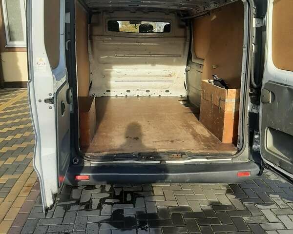 Белый Опель Виваро, объемом двигателя 1.9 л и пробегом 337 тыс. км за 5999 $, фото 1 на Automoto.ua