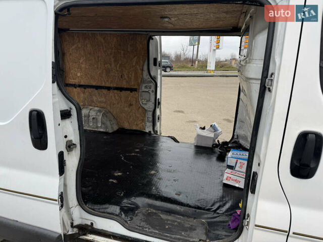 Белый Опель Виваро, объемом двигателя 1.9 л и пробегом 350 тыс. км за 4700 $, фото 12 на Automoto.ua