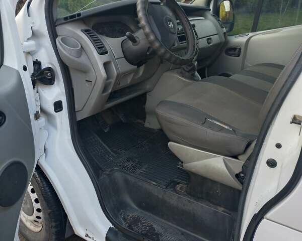 Білий Опель Віваро, об'ємом двигуна 1.9 л та пробігом 334 тис. км за 5200 $, фото 5 на Automoto.ua