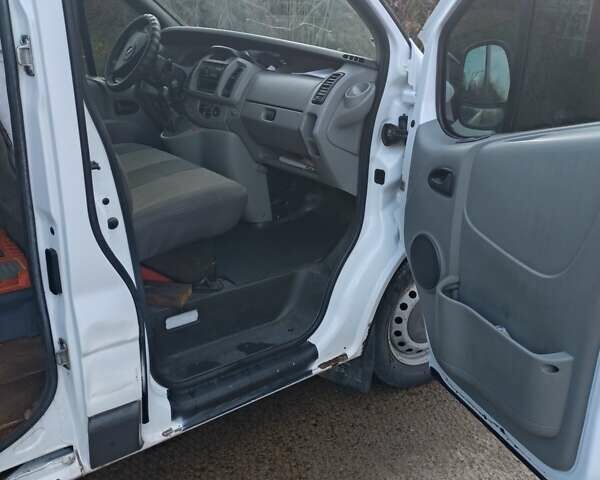 Білий Опель Віваро, об'ємом двигуна 1.9 л та пробігом 334 тис. км за 5200 $, фото 4 на Automoto.ua