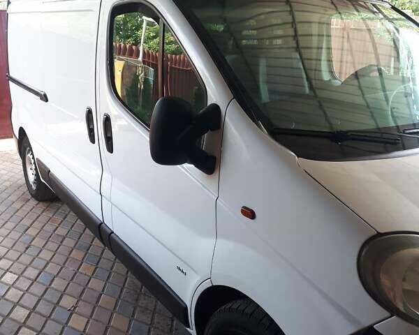 Белый Опель Виваро, объемом двигателя 1.9 л и пробегом 225 тыс. км за 6700 $, фото 4 на Automoto.ua