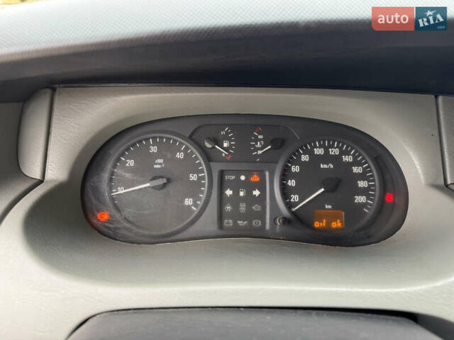 Белый Опель Виваро, объемом двигателя 1.9 л и пробегом 350 тыс. км за 4700 $, фото 7 на Automoto.ua