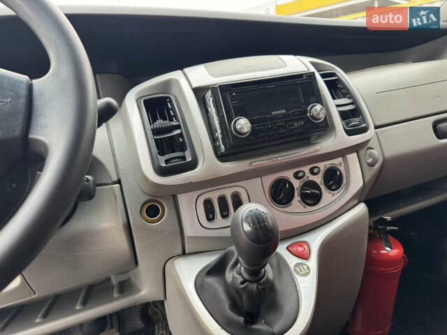 Белый Опель Виваро, объемом двигателя 1.9 л и пробегом 350 тыс. км за 4700 $, фото 8 на Automoto.ua