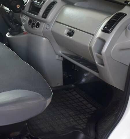 Белый Опель Виваро, объемом двигателя 1.9 л и пробегом 225 тыс. км за 6700 $, фото 12 на Automoto.ua