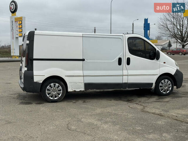 Белый Опель Виваро, объемом двигателя 1.9 л и пробегом 350 тыс. км за 4700 $, фото 3 на Automoto.ua