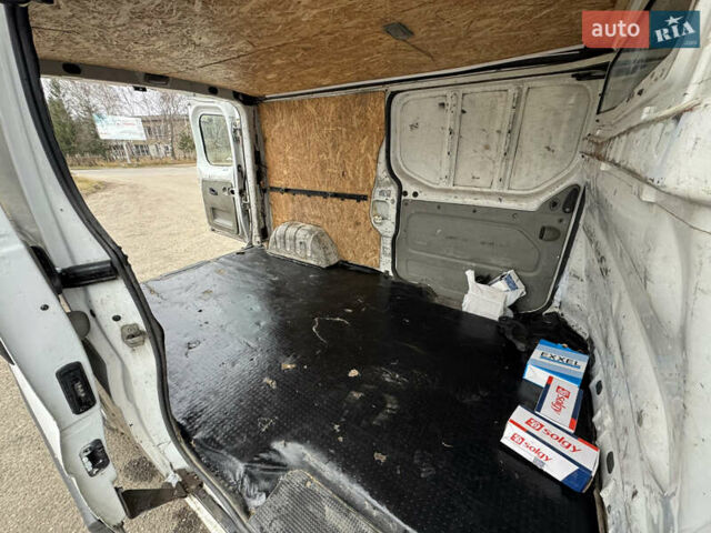Белый Опель Виваро, объемом двигателя 1.9 л и пробегом 350 тыс. км за 4700 $, фото 13 на Automoto.ua