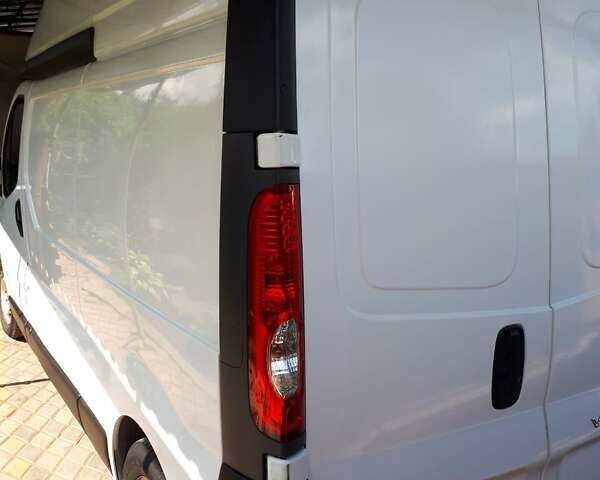 Белый Опель Виваро, объемом двигателя 1.9 л и пробегом 225 тыс. км за 6700 $, фото 7 на Automoto.ua