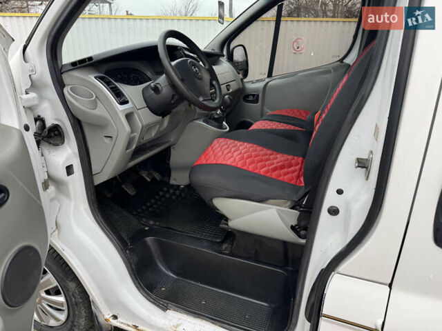 Белый Опель Виваро, объемом двигателя 1.9 л и пробегом 350 тыс. км за 4700 $, фото 10 на Automoto.ua