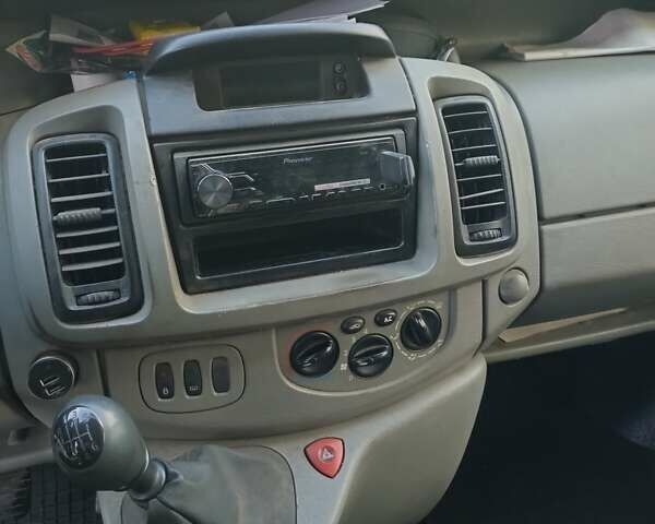 Білий Опель Віваро, об'ємом двигуна 1.9 л та пробігом 334 тис. км за 5200 $, фото 8 на Automoto.ua