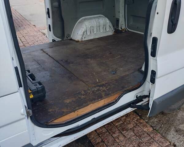 Білий Опель Віваро, об'ємом двигуна 1.9 л та пробігом 334 тис. км за 5200 $, фото 6 на Automoto.ua