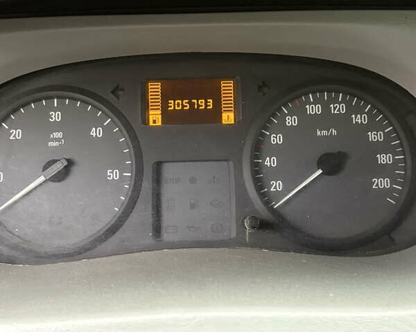 Білий Опель Віваро, об'ємом двигуна 2 л та пробігом 305 тис. км за 7500 $, фото 8 на Automoto.ua