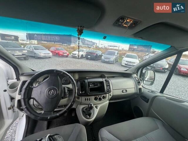 Белый Опель Виваро, объемом двигателя 2 л и пробегом 312 тыс. км за 6990 $, фото 22 на Automoto.ua