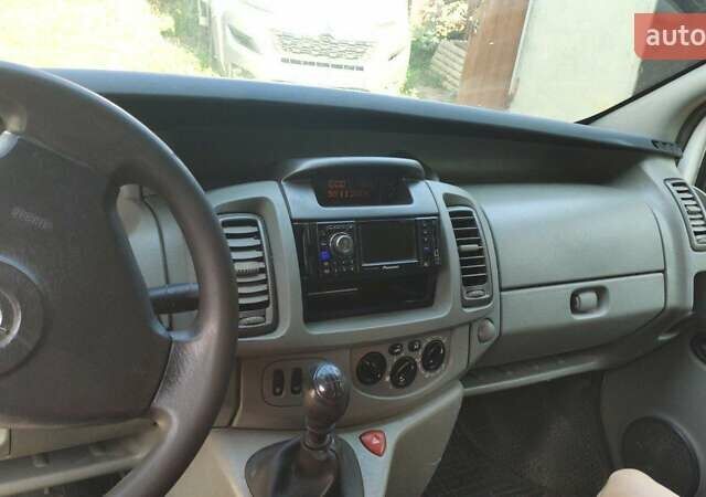 Белый Опель Виваро, объемом двигателя 2 л и пробегом 344 тыс. км за 7950 $, фото 3 на Automoto.ua