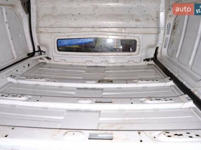 Белый Опель Виваро, объемом двигателя 2 л и пробегом 257 тыс. км за 8200 $, фото 11 на Automoto.ua