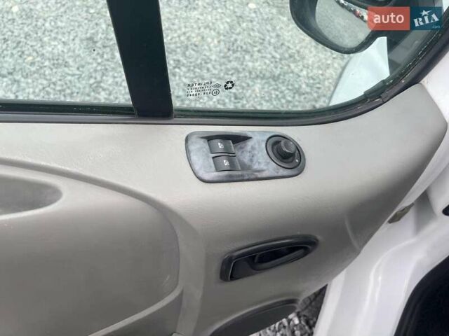 Белый Опель Виваро, объемом двигателя 2 л и пробегом 312 тыс. км за 6990 $, фото 16 на Automoto.ua