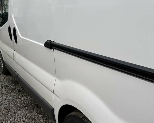 Білий Опель Віваро, об'ємом двигуна 2 л та пробігом 305 тис. км за 7500 $, фото 3 на Automoto.ua