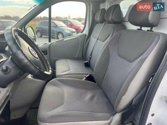 Белый Опель Виваро, объемом двигателя 2 л и пробегом 312 тыс. км за 6990 $, фото 17 на Automoto.ua