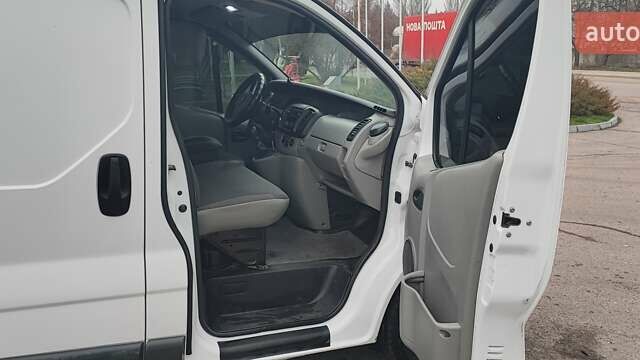 Белый Опель Виваро, объемом двигателя 2 л и пробегом 347 тыс. км за 7000 $, фото 15 на Automoto.ua