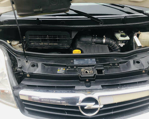 Белый Опель Виваро, объемом двигателя 2 л и пробегом 440 тыс. км за 12000 $, фото 8 на Automoto.ua