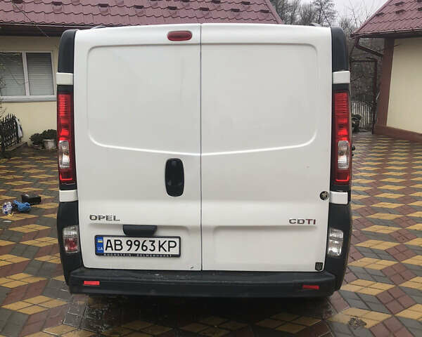 Белый Опель Виваро, объемом двигателя 2 л и пробегом 440 тыс. км за 12000 $, фото 4 на Automoto.ua